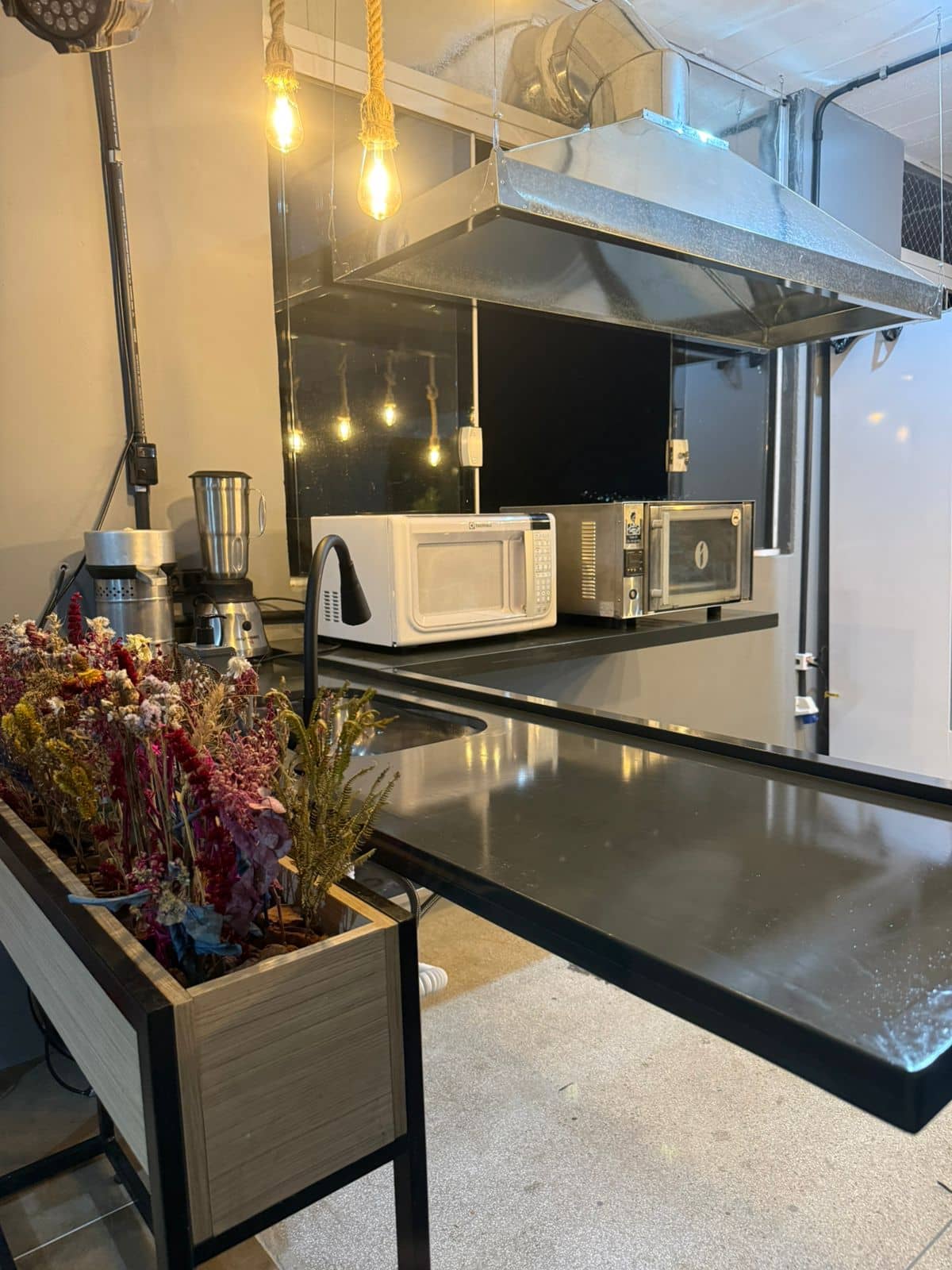 Área de copa com bancada